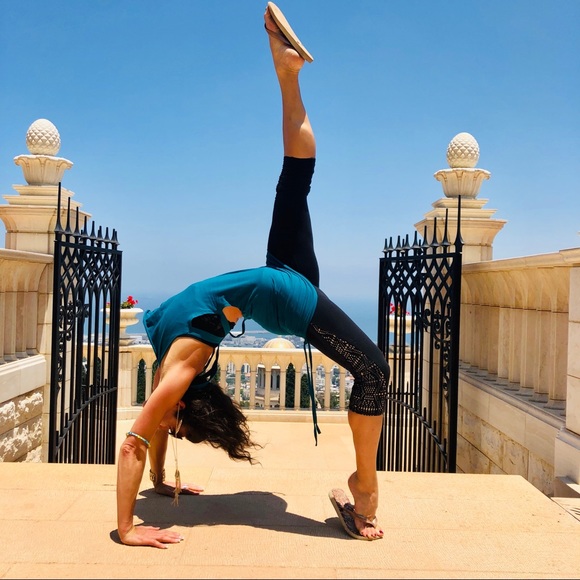 Meet your Posher, Tica - Picture 3 of 5